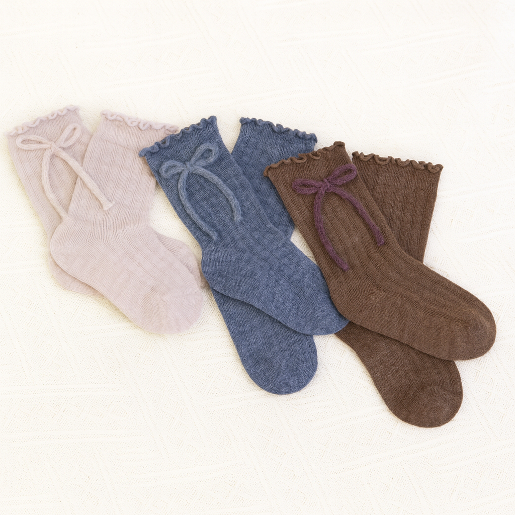 Ruffled Wool Socks with Bow