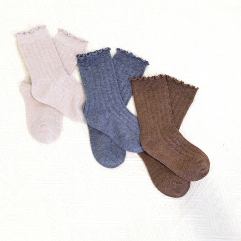 Solid Color Ruffled Wool Socks